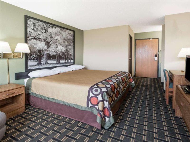 Super 8 By Wyndham Greenville Exterior photo